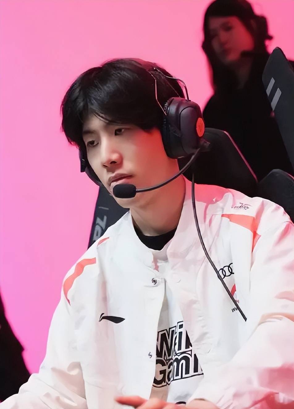 成为热点话 成为热点话